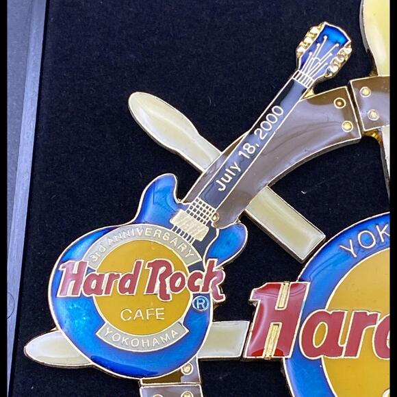 Hard Rock Cafe Yokohama Japan 3rd Anniversary July 18, 2000 ~ 5 Piece Puzzle Pin - Picture 6 of 9